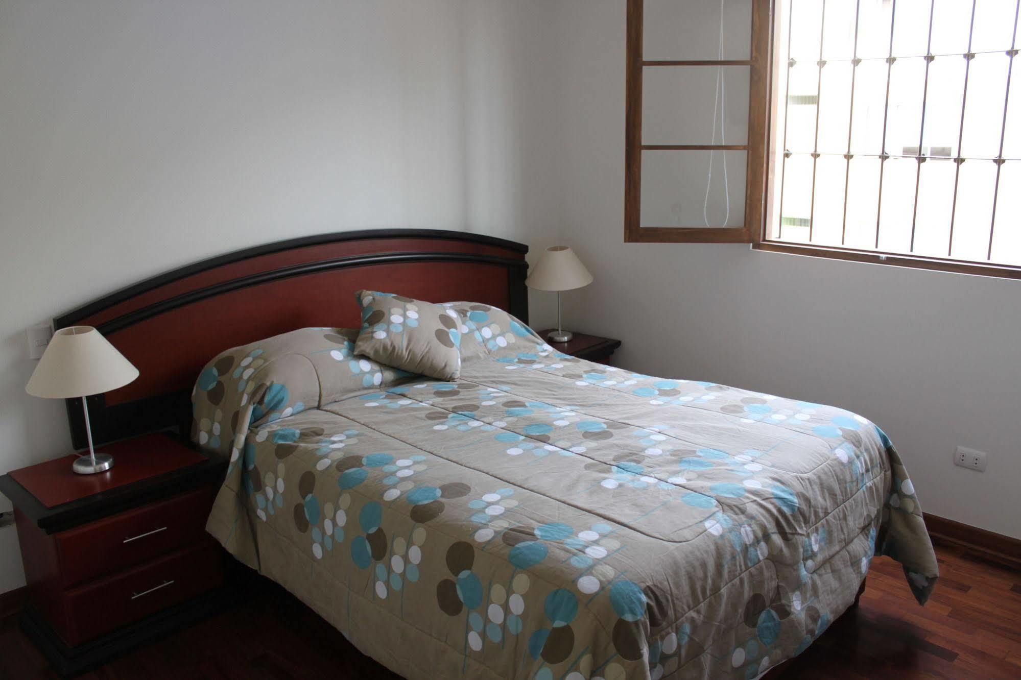 Bed & Breakfast - La Casa De Ceci リマ エクステリア 写真